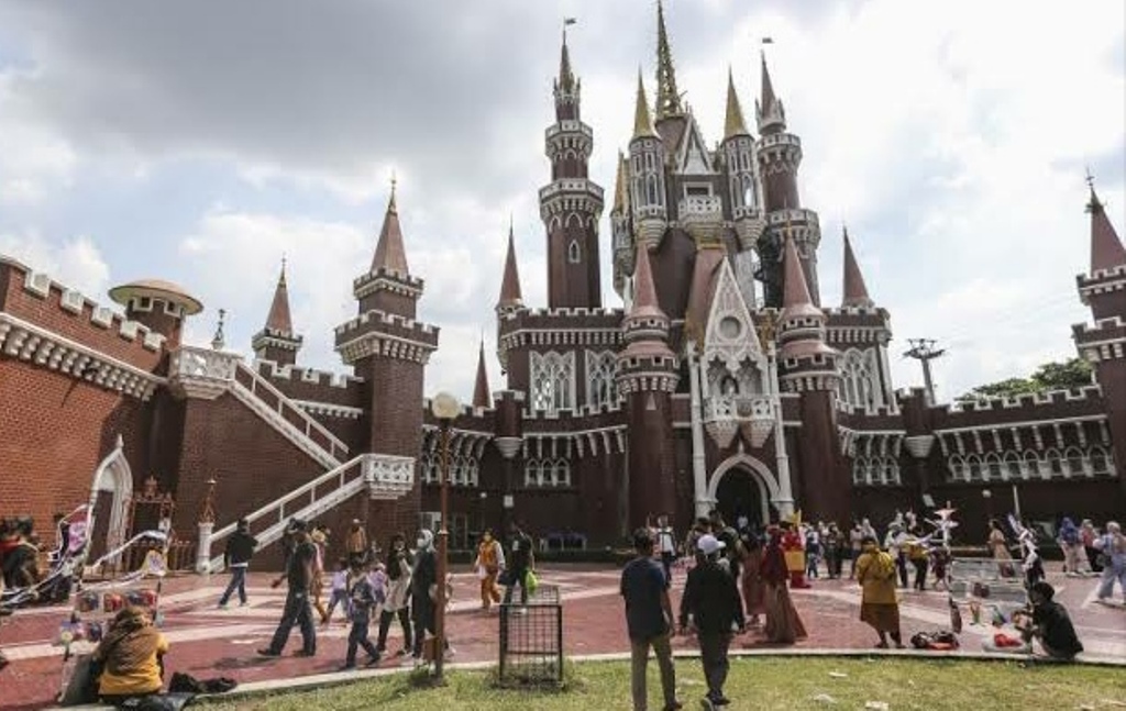 Taman Mini Indonesia Indah (TMII). 