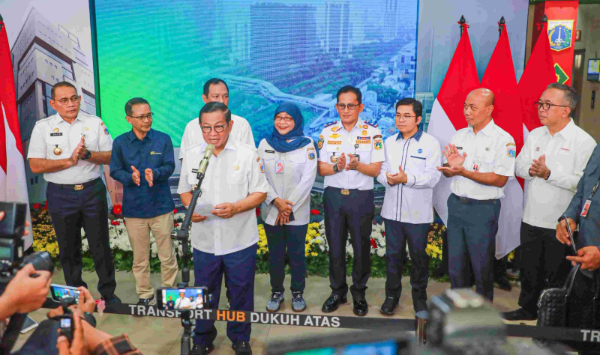Gubernur DKI Jakarta, Pramono Anung saat meresmikan pencanangan infrastruktur konektivitas terintegrasi di Gedung Transport Hub MRT Jakarta-Dukuh Atas,Rabu (7/5/2025).