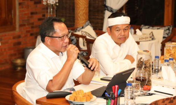 Mendagri pada acara Silaturahmi Bersama Gubernur Jawa Barat dan Kepala Daerah se-Jawa Barat di Lembur Pakuan Sukadaya, Kabupaten Subang, Jawa Barat, Selasa (15/7/2025).