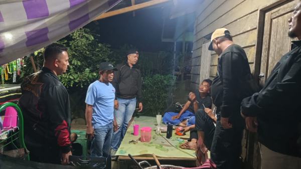 Personel Unit Reskrim Polsek Sosa menggelar patroli Kring Serse di jalur lintas Kecamatan Sosa–Hutaraja Tinggi, Kabupaten Padang Lawas, Sabtu malam (24/1/2026).