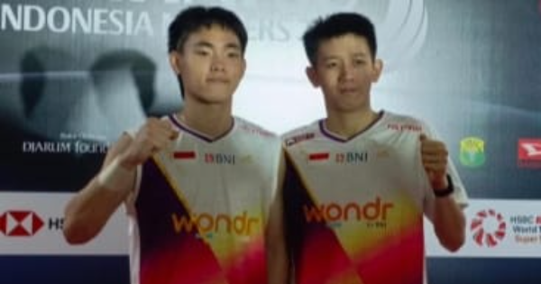 Pasangan ganda putra Indonesia Raymond Indra/Nikolaus Joaquin saat berlaga di partai final Indonesia Masters 2026 di Istora Senayan. (Foto: Istimewa)*