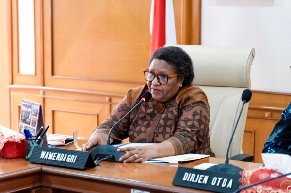 Wamendagri Ribka Haluk mengapresiasi respons cepat Pemda Papua Selatan dalam menangani pengungsi pascainsiden keamanan. Pemerintah memastikan keselamatan aparatur, guru, dan tenaga kesehatan tetap terjaga serta layanan publik di Papua Selatan dan Papua Pegunungan tetap berjalan optimal.