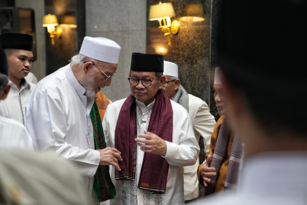 Gubernur DKI Jakarta Pramono Anung mengusulkan haul ulama Betawi menjadi agenda tahunan dalam rangka HUT DKI Jakarta setiap Juni. Usulan tersebut disampaikan saat buka puasa bersama warga di Masjid Jami Al Istiqomah, sekaligus mengumumkan rencana MTQ hingga tingkat kelurahan dengan hadiah umrah bagi para pemenang. Jum'at, (27/2/2026).