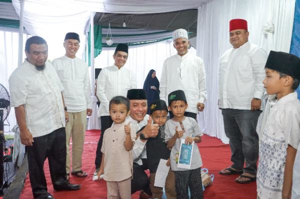 PTPN IV PalmCo menyalurkan santunan kepada lebih dari 500 anak yatim dan dhuafa di Sumatera dan Kalimantan melalui rangkaian Safari Ramadan 1447 H sebagai bagian dari program TJSL perusahaan.