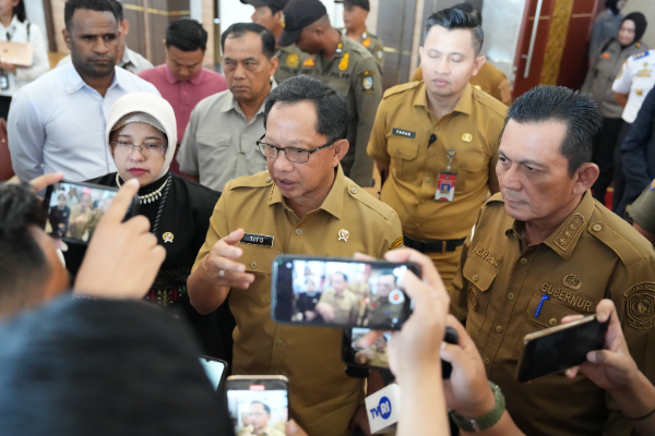 Menteri Dalam Negeri Tito Karnavian mendorong pemerintah daerah mempercepat realisasi belanja APBD untuk memperkuat perputaran uang di masyarakat serta menstimulasi pertumbuhan ekonomi nasional.