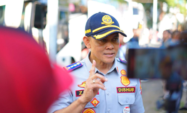 Kepala Dinas Perhubungan Kota Bekasi, Zeno Bachtiar, S.Si.T., M.Si., M.T., saat memberikan keterangan kepada awak media