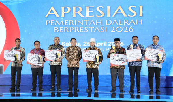 Menteri Dalam Negeri Tito Karnavian Saat Memberikan Apresiasi Kepada Para kepala Daerah Berprestasi 2026, Sabtu, (25/4/2026).