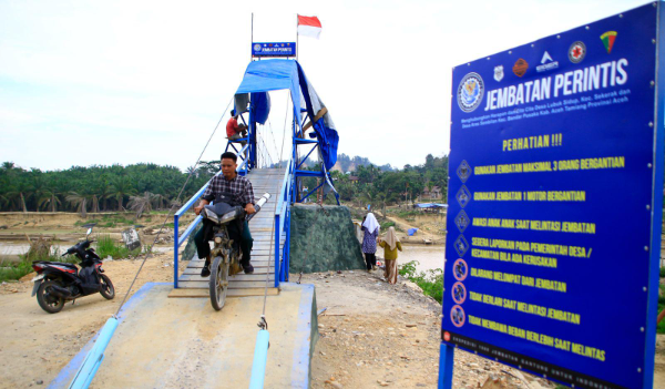 Jembatan gantung Lubuk Sidup kembali menghubungkan dua kecamatan di Aceh Tamiang, memulihkan mobilitas dan aktivitas ekonomi warga pascabencana.