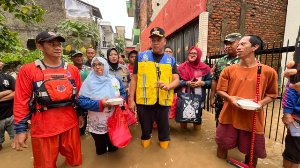 Gang Mawar Bekasi Timur Terendam Banjir, Wali Kota Langsung Turun Serap Aspirasi Warga