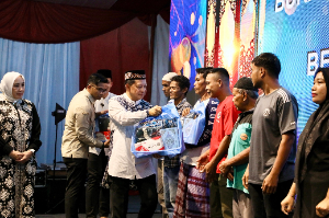 Hari Pertama Ramadan 2026, Mendagri Tito Karnavian Buka Puasa Bersama Warga Terdampak Banjir di Aceh Tamiang