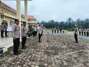 Kapolres Padang Lawas Serahkan Bingkisan Lebaran 1447 H kepada Personel dan Awak Media